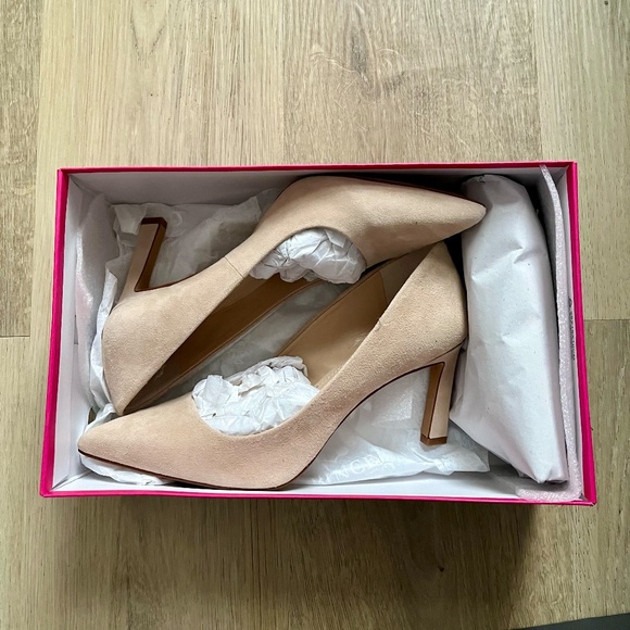 NW Vince Camuto Retsie Pump/ Heels, Nude Suede Pointed-Toe Pumps - Picture 2 of 8